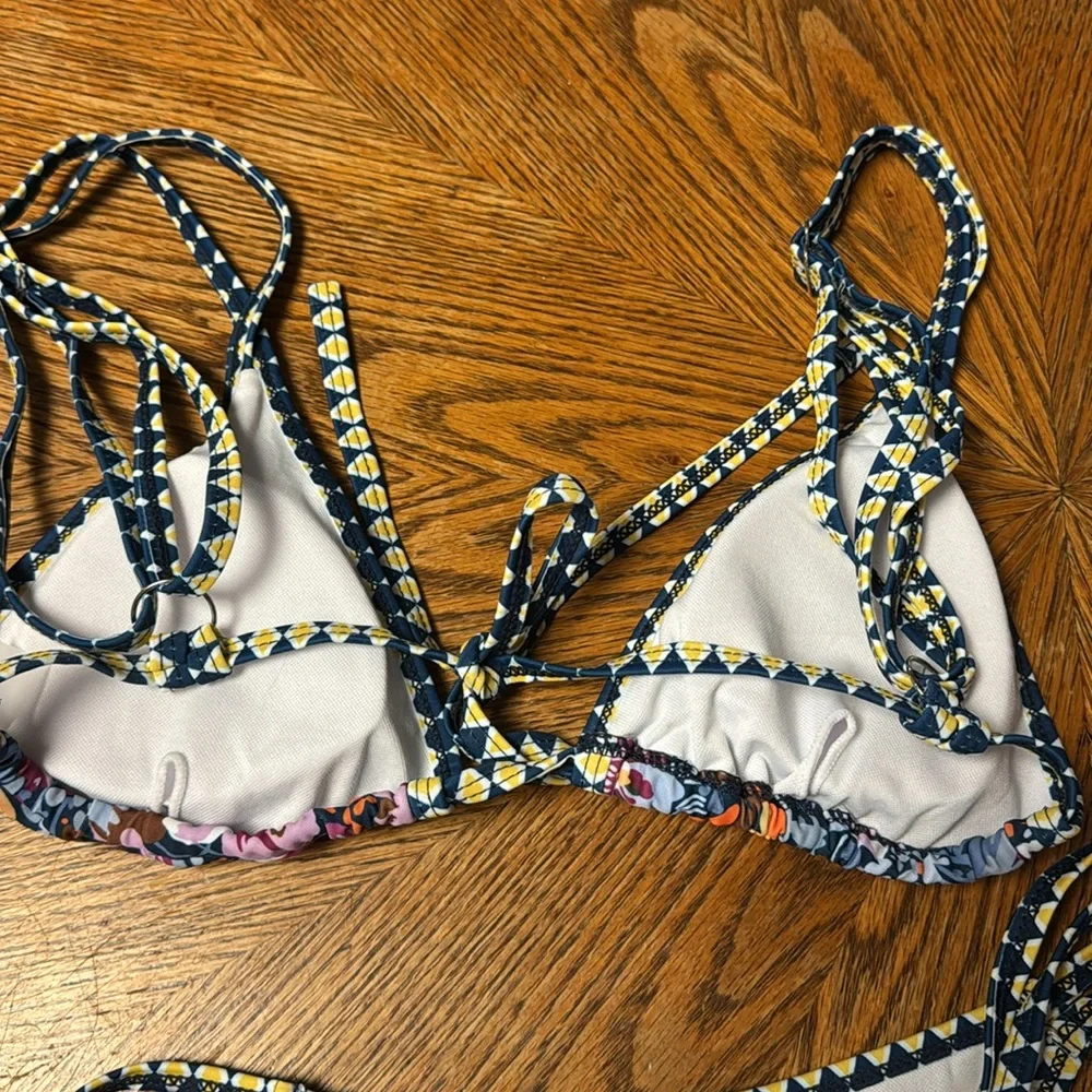 Soly hux NWOT S SEXY Floral with Geometric Trim CHEEKY TRIANGLE BIKINI SET - Picture 5 of 6